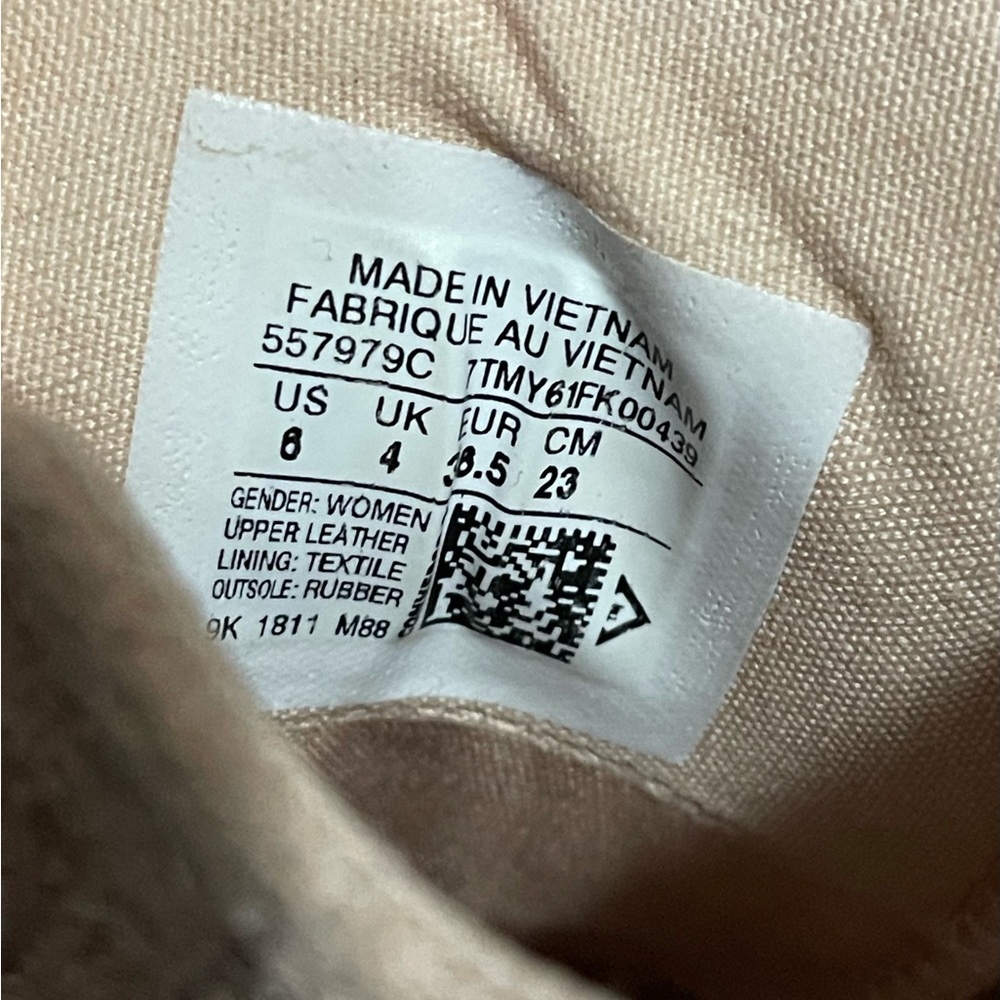 Converse - Picture 3 of 3